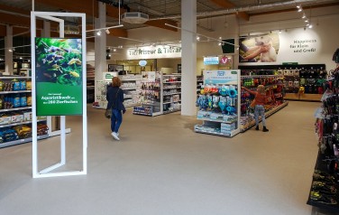 3 Fressnapf Infosäule finishing dutch